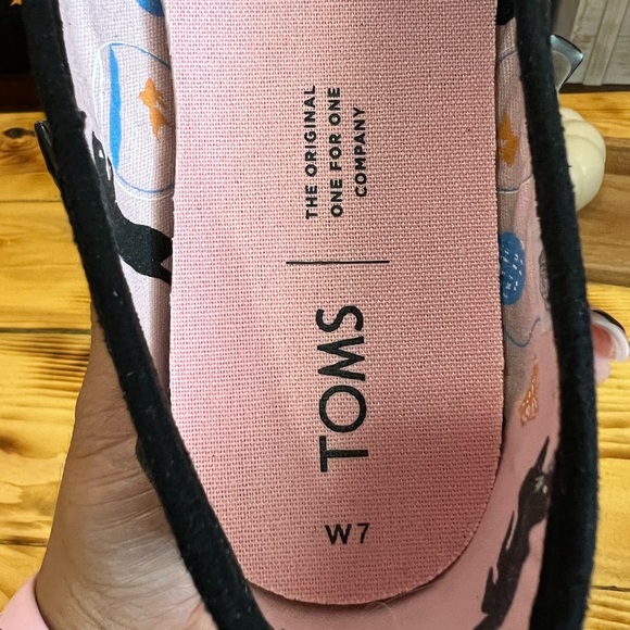 TOMS Classic Black Glow in the Dark Glitter Kitty Slip-ons - Picture 12 of 12